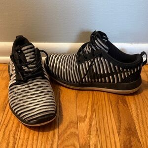 Nike Women's Black and White Knit Sneakers